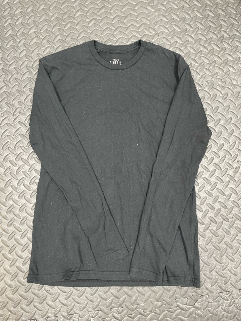 True Classic Men's Crew Neck Long Sleeve Shirt Size Medium, Black Pre-owned